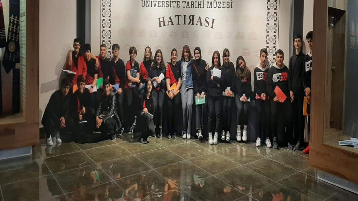 Biyoloji Dersimizi Cumhuriyet Üniversitesi Tabiat Tarihi Müzesinde İşledik.