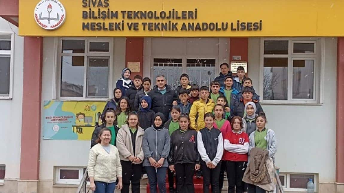 Hedef Projesi Kapsamında Okulumuza Gelen Şehit Adem Koç Ortaokul Öğrencilerine Okulumuzun Tanıtımı Yapıldı.